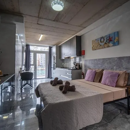 Seafront, Lovely Modern Studio. Apartament *