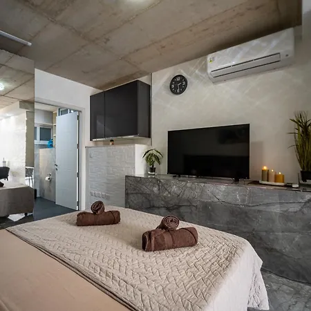 Seafront, Lovely Modern Studio. Apartament St. Julian's