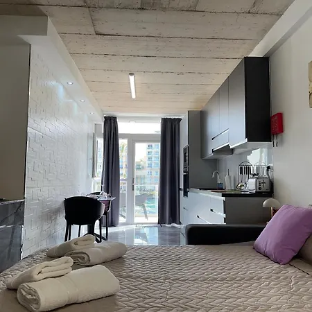 Seafront, Lovely Modern Studio. St. Julian's