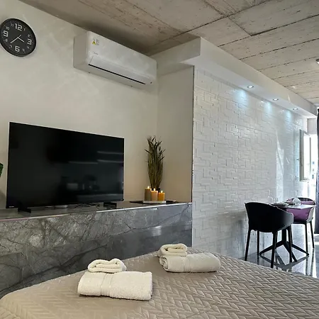 Seafront, Lovely Modern Studio.