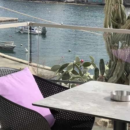 Seafront, Lovely Modern Studio. * Saint Julian's