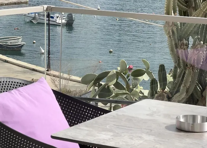 Seafront, Lovely Modern Studio. * Saint Julian's