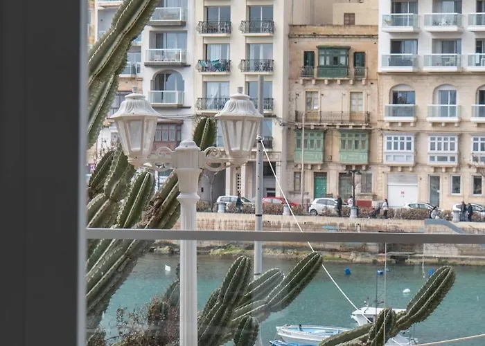 Apartment Seafront, Lovely Modern Studio.