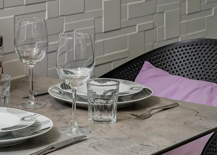 Seafront, Lovely Modern Studio.